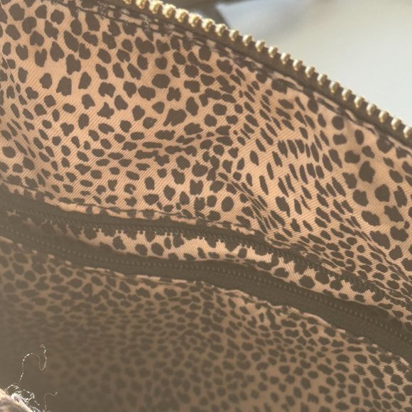 Chevron Quilted Medium Crossbody Bag - Picture 7 of 7